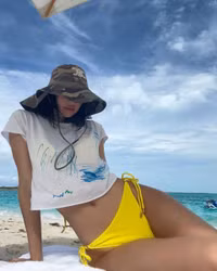 Lisa (BLACKPINK) nóng bỏng trong bộ ảnh bikini mới nhất