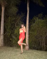 Lisa (BLACKPINK) nóng bỏng trong bộ ảnh bikini mới nhất