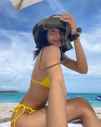 Lisa (BLACKPINK) nóng bỏng trong bộ ảnh bikini mới nhất