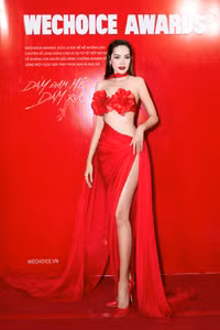 Hoa hậu Lê Hoàng Phương trở thành 'nữ hoàng thảm đỏ' 