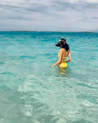 Lisa (BLACKPINK) nóng bỏng trong bộ ảnh bikini mới nhất