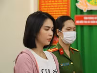 Lộ diện sau gần 3 tháng tạm giam, nhan sắc 'nữ hoàng nội y' Ngọc Trinh gây 'sốt'