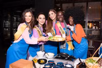 Thí sinh Miss Grand International 2023 thích thú mặc áo bà ba, tự đổ bánh xèo