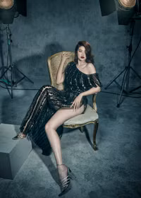  Hoa hậu Đoàn Thiên Ân lộng lẫy, trang điểm sắc sảo trong bộ ảnh mới toanh