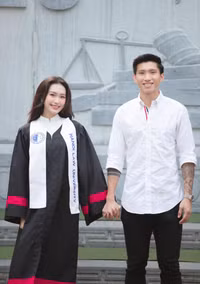 Dân mạng phát 'sốt' trước loạt ảnh cực nóng của Đoàn Văn Hậu và bạn gái 