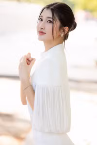 Á hậu Phương Nhi tất bật trước giờ lên đường dự thi Miss International 2023