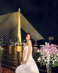 Lisa (BLACKPINK) khoe dáng đẹp như tượng, thoải mái tận hưởng cuộc sống