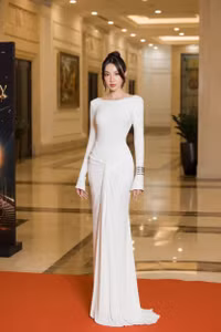 Hoa hậu Thùy Tiên được vinh danh 'Mỹ nhân của năm'