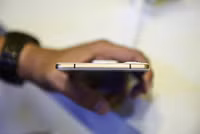 Smartphone mỏng nhất thế giới ảnh 6