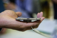 Smartphone mỏng nhất thế giới ảnh 7