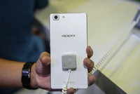 Smartphone mỏng nhất thế giới ảnh 2