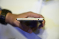 Smartphone mỏng nhất thế giới ảnh 6