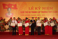 Quảng Ninh: Trường THPT Cẩm Phả vinh dự đón nhận danh hiệu Anh hùng Lao động ảnh 2