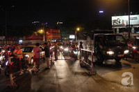 Bật khóc với hình ảnh người cha tiễn đưa chàng trai bị hai cô gái đâm chết ảnh 1 vds