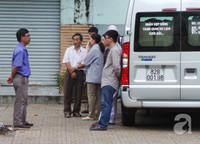 Bật khóc với hình ảnh người cha tiễn đưa chàng trai bị hai cô gái đâm chết ảnh 4 xs