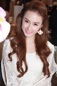 Hành trình lột xác nhờ dao kéo của Angela Phương Trinh