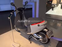 Cận cảnh xe điện thông minh Gogoro không phải xạc pin ảnh 9