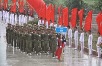 Hoành tráng hàng nghìn sinh viên đội mưa diễu hành ảnh 13