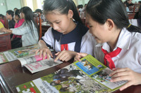 Những phần quà ý nghĩa giúp trò nghèo vùng biên vững tâm trong năm học mới ảnh 9