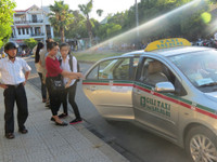 Sáng nay, thí sinh cả nước làm thủ tục dự thi THPT quốc gia ảnh 17