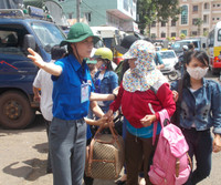 Sáng nay, thí sinh cả nước làm thủ tục dự thi THPT quốc gia ảnh 3