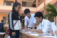 Sáng nay, thí sinh cả nước làm thủ tục dự thi THPT quốc gia ảnh 7