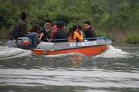 Suối Yến chùa Hương dậy sóng mồng 1 Tết ảnh 10