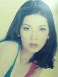 Hình ảnh của siêu mẫu Xuân Lan thuở 18 với gương mặt thon gọn 