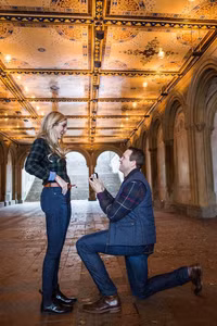 Nhiếp ảnh gia ‘vô tình’ chụp các khoảnh khắc cầu hôn siêu lãng mạn ở New York