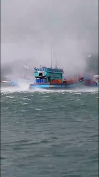 Kiên Giang: Vòi rồng nhấn chìm một tàu cá ảnh 2