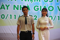 Thầy trò trình diễn thời trang trong lễ kỷ niệm Ngày Nhà giáo Việt Nam ảnh 3
