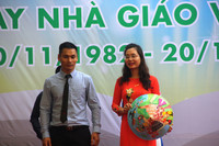 Thầy trò trình diễn thời trang trong lễ kỷ niệm Ngày Nhà giáo Việt Nam ảnh 5