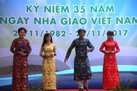 Thầy trò trình diễn thời trang trong lễ kỷ niệm Ngày Nhà giáo Việt Nam ảnh 8