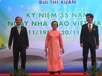 Thầy trò trình diễn thời trang trong lễ kỷ niệm Ngày Nhà giáo Việt Nam ảnh 9