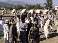 Ứa lệ trước cảnh tan hoang do động đất ở Nam Á - ảnh 9