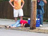 Khi chi em say xin... anh em cung chao thua! (2)