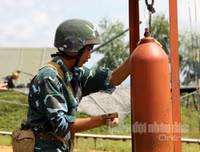 Pháo cao xạ 57mm Việt Nam tiêu diệt gọn mục tiêu bay thấp ảnh 2 Tiếng kẻng báo động chuyển cấp vang lên dồn dập.