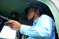 Chiến sĩ lái xe tập trung cao độ…
