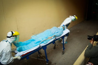 Hà Nội diễn tập điều trị bệnh nhân Ebola: Chuyên nghiệp, kịch bản rõ ràng ảnh 3 Hà Nội diễn tập điều trị bệnh nhân Ebola: Chuyên nghiệp, kịch bản rõ ràng ảnh 3