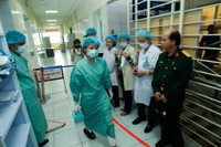 Hà Nội diễn tập điều trị bệnh nhân Ebola: Chuyên nghiệp, kịch bản rõ ràng ảnh 6 Hà Nội diễn tập điều trị bệnh nhân Ebola: Chuyên nghiệp, kịch bản rõ ràng ảnh 6