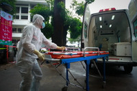 Hà Nội diễn tập điều trị bệnh nhân Ebola: Chuyên nghiệp, kịch bản rõ ràng ảnh 4 Hà Nội diễn tập điều trị bệnh nhân Ebola: Chuyên nghiệp, kịch bản rõ ràng ảnh 4