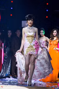 Hoa hậu VN Nguyễn Thiên Nga vẫn đẹp rạng rỡ 7