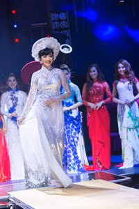 Hoa hậu VN Nguyễn Thiên Nga vẫn đẹp rạng rỡ 2