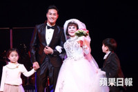 “Thảm họa thẩm mỹ” U80 “cưới” mỹ nam đáng tuổi con cháu ảnh 2