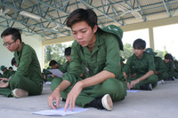 Tân sinh viên nỗ lực rèn luyện trên thao trường ảnh 2