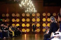 Hoa hậu Thùy Dung diện váy xẻ ngực làm vedette ở Mỹ