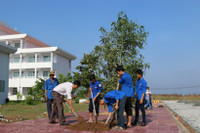 ĐH Kiên Giang: Trồng cây kỷ niệm 126 năm sinh nhật Bác Hồ ảnh 4