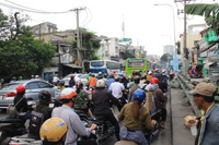 Cửa ngõ Đông Bắc Sài Gòn tắc nghẹt người về quê nghỉ Tết dương lịch 2018 ảnh 2