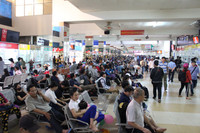 Cửa ngõ Đông Bắc Sài Gòn tắc nghẹt người về quê nghỉ Tết dương lịch 2018 ảnh 7