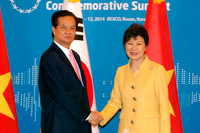 Cuộc hội đàm hữu nghị, tin cậy, cởi mở giữa Thủ tướng Việt Nam và Tổng thống Hàn Quốc ảnh 1